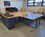 un bureau avec caisson